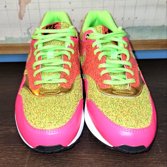 BRAND NEW Nike Air Max 1 SE "Ghost Green" Women's Size 9.5 - Picture 2 of 4